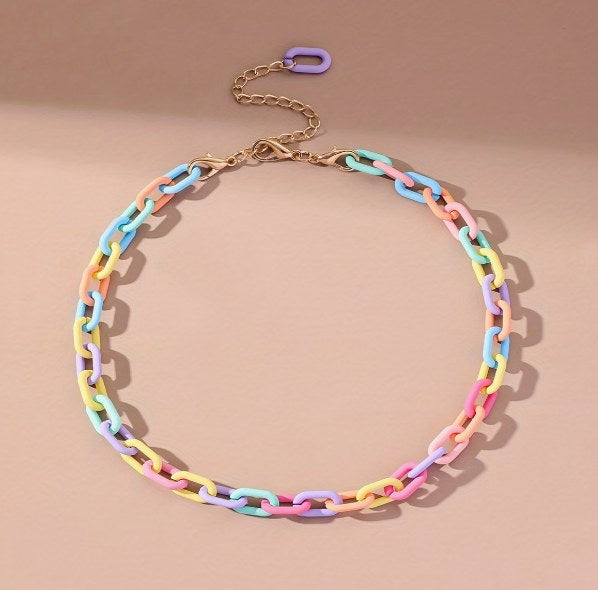 Collar de eslabones en colores pastel incluido en packs de dos y tres camisetas